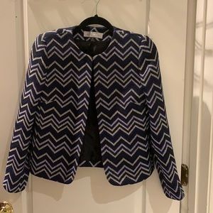 Beautiful Tahari women’s Blazer Black and Blue Size 4P barely used